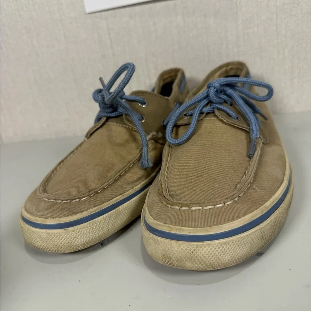 Sperry‎ Tan Boat Shoes with Blue Laces